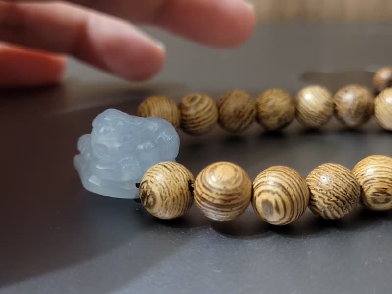 【親翠】天然翡翠 冰膠慵懶臥姿美貔貅手牌