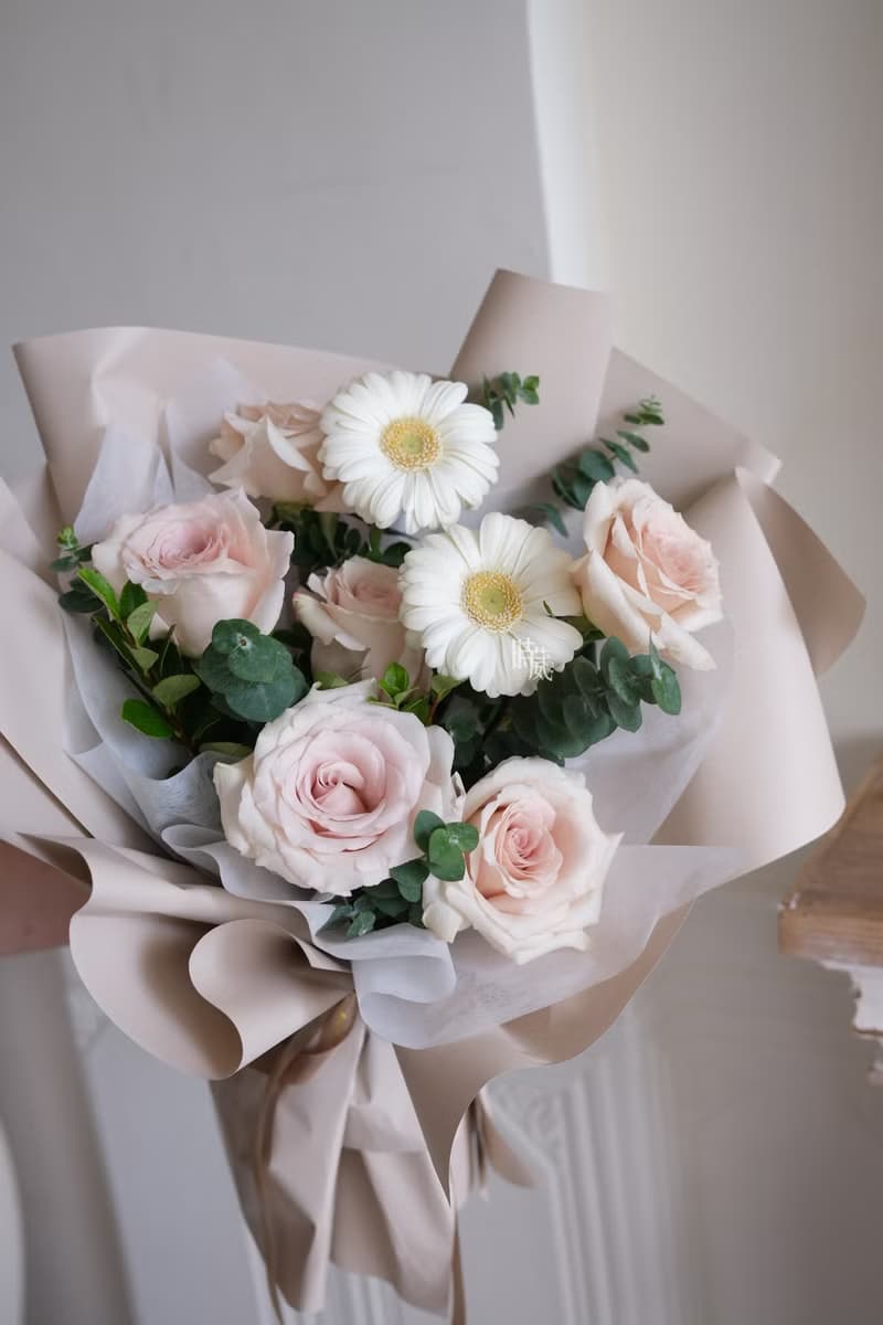 流沙玫瑰 白太陽 鮮花花束/限台中地區