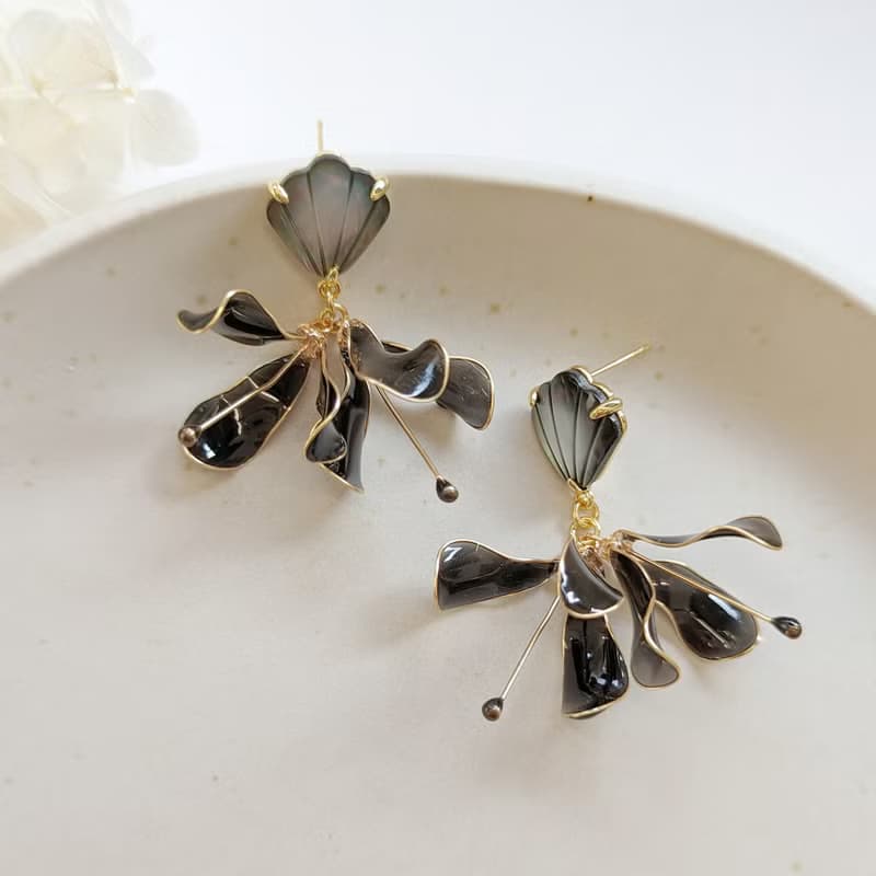 1KM慵懶假期•雙花樹脂垂墜耳環-2色