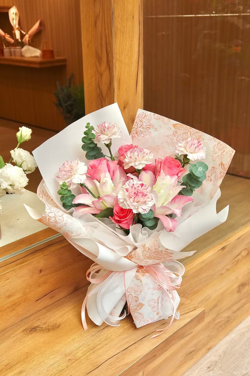 霞光依依 玫瑰百合康乃馨手綁花束 母親節祝福限定