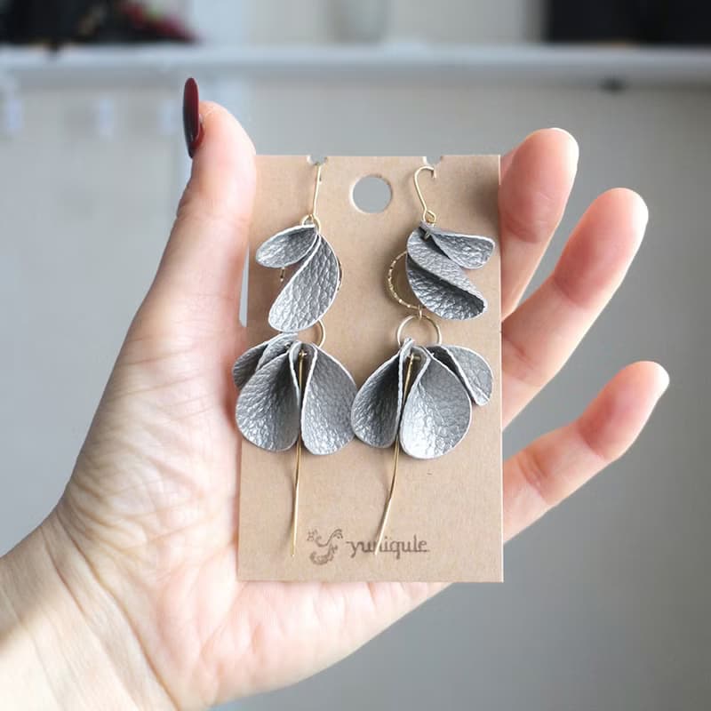 華麗搖曳花瓣耳環 皮革配件 生日禮物 花朵配件 真皮華麗派