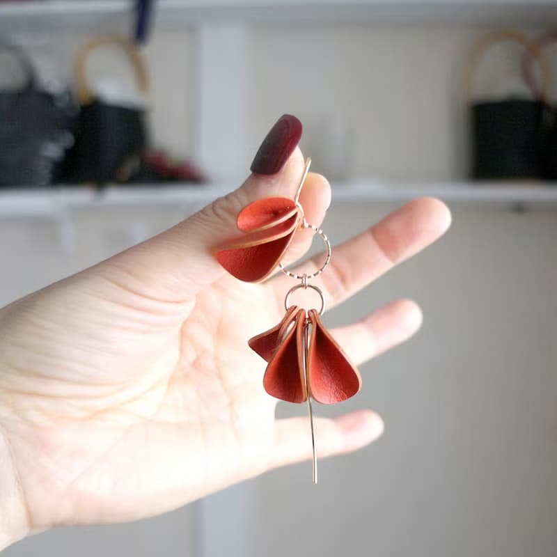華麗搖曳花瓣耳環 皮革配件 生日禮物 花朵配件 真皮華麗派