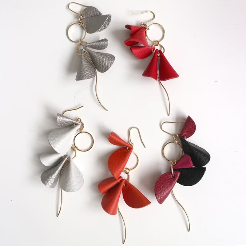 華麗搖曳花瓣耳環 皮革配件 生日禮物 花朵配件 真皮華麗派