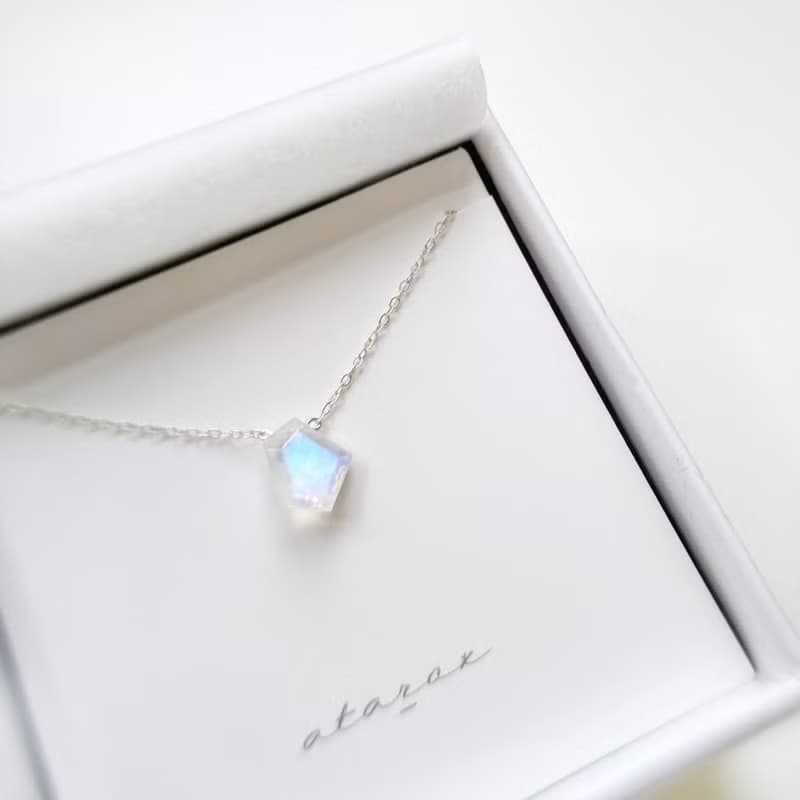 【微瑕品清貨】一圖一物 不規則藍光月光石純銀項鍊 月亮石