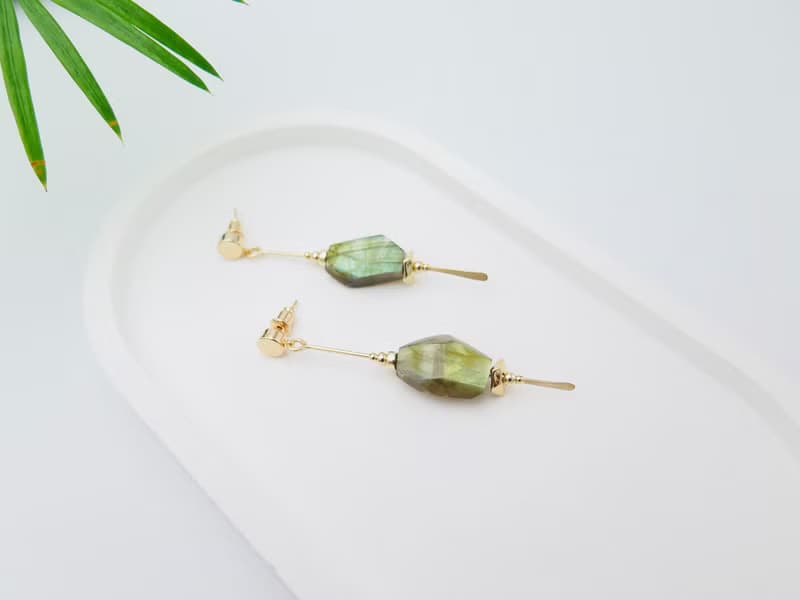 COLE COOL簡約型格不規則天然拉長石耳環 日式耳環