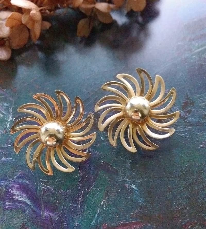 Vintage Jewelry 西洋古董飾品 立體 金色調 旋轉花 栓式耳環