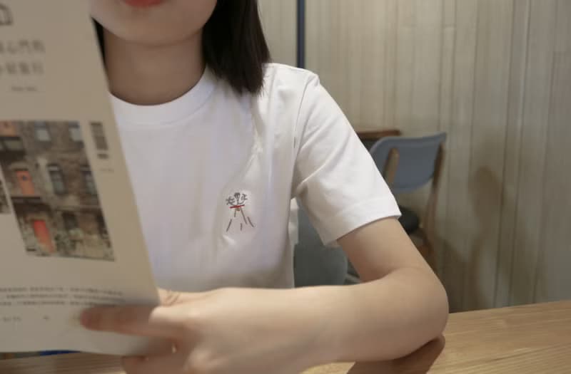 吉普貓晴天娃娃 /  上衣  刺繡 T-SHIRT  (中性版)
