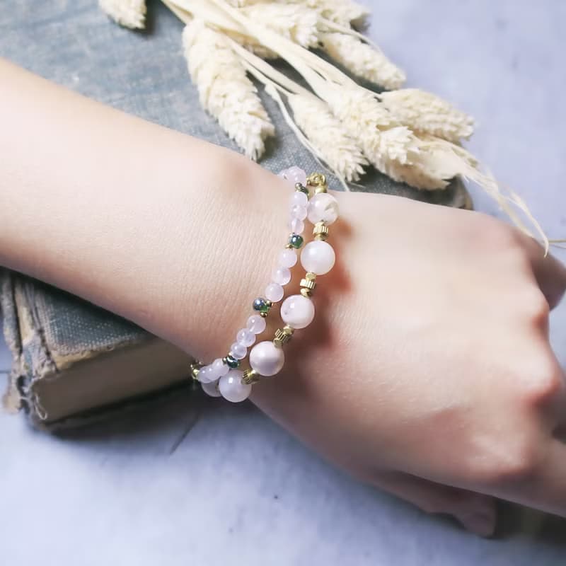 VIIART。翩翩-粉。粉晶石護身符法蒂瑪之手黃銅鍍金手鍊