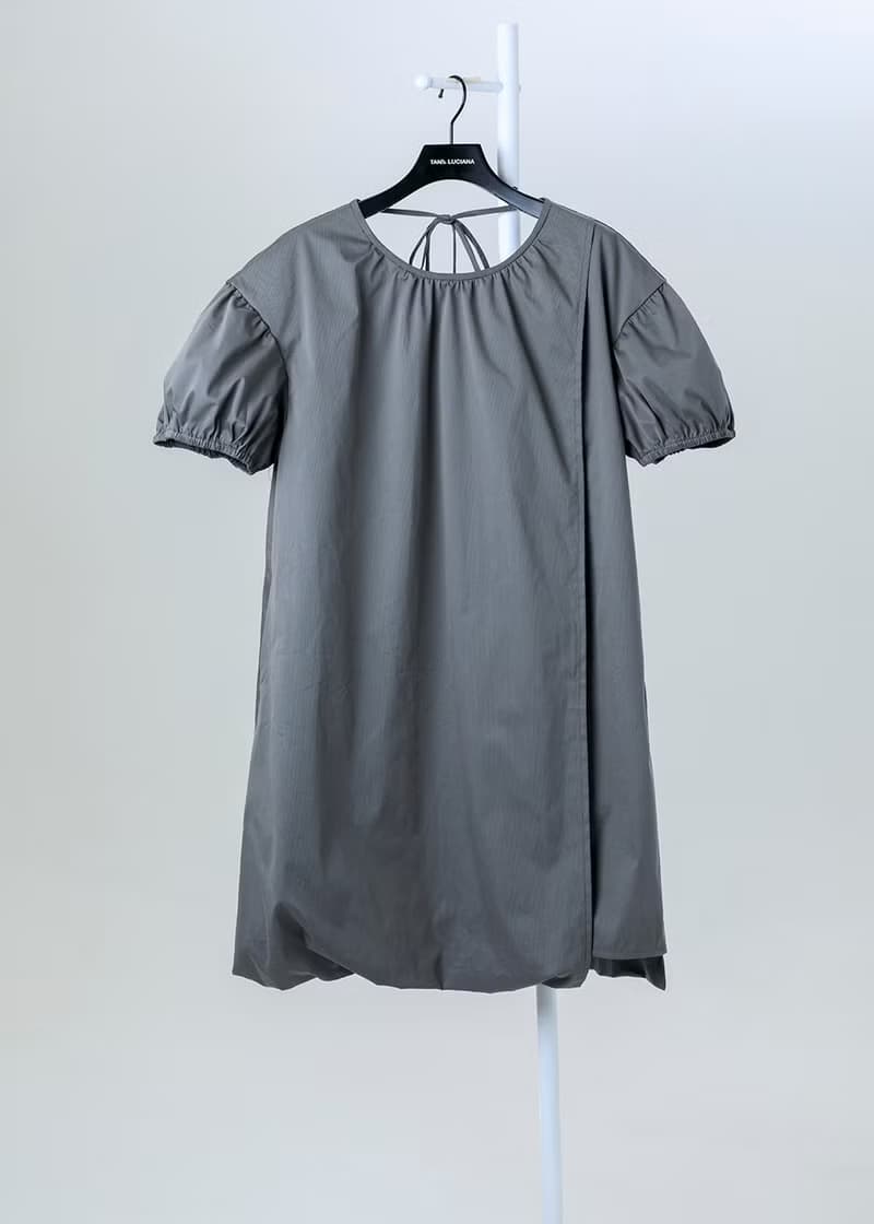 小露背泡泡短洋裝