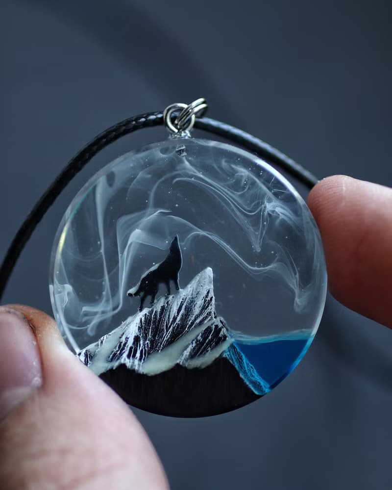 狼吊墜 木質樹脂吊墜 樹脂項鍊 Glow in the Dark 送給他的禮物