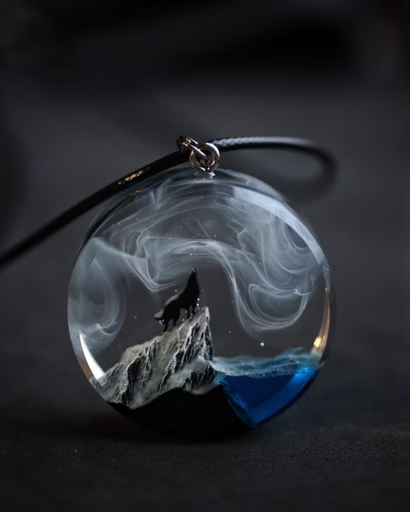 狼吊墜 木質樹脂吊墜 樹脂項鍊 Glow in the Dark 送給他的禮物