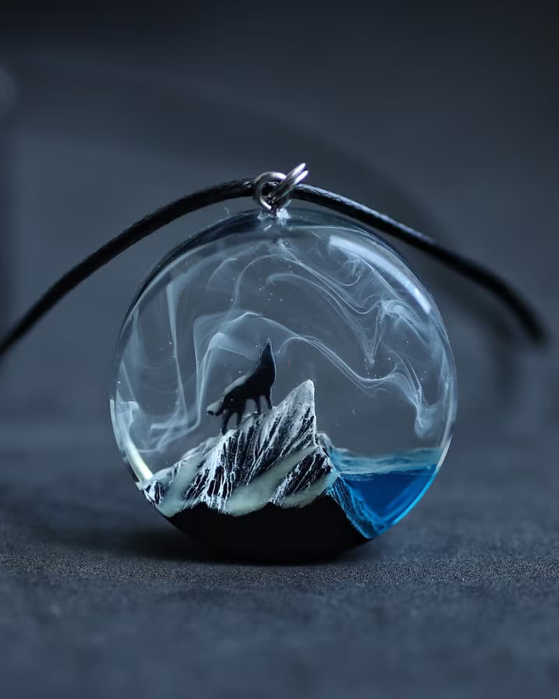 狼吊墜 木質樹脂吊墜 樹脂項鍊 Glow in the Dark 送給他的禮物