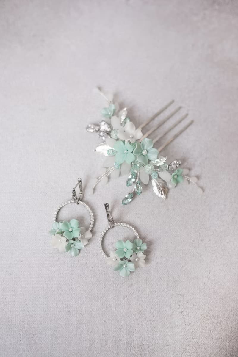 White mint flower jewelry set, Wedding hair comb, Bridal earrings, 薄荷色婚禮首飾、髮夾和耳環