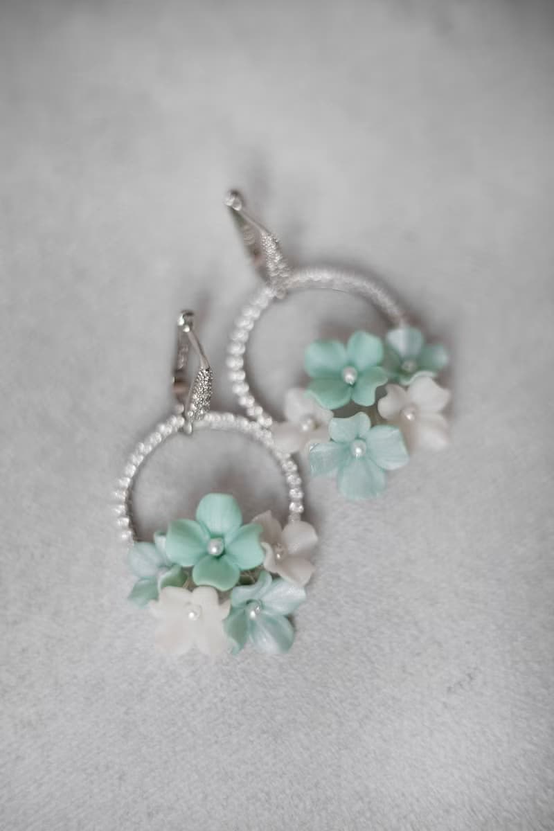 White mint flower jewelry set, Wedding hair comb, Bridal earrings, 薄荷色婚禮首飾、髮夾和耳環