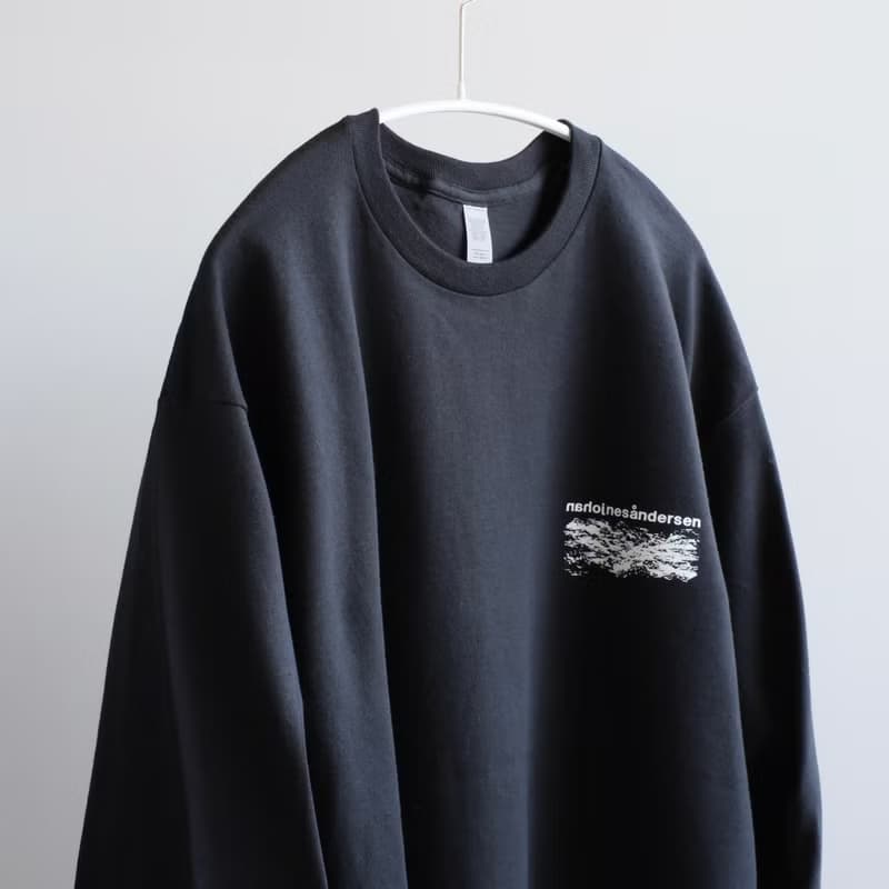 loose-fitting silhouette / long sleeve t-shirt / black / unisex