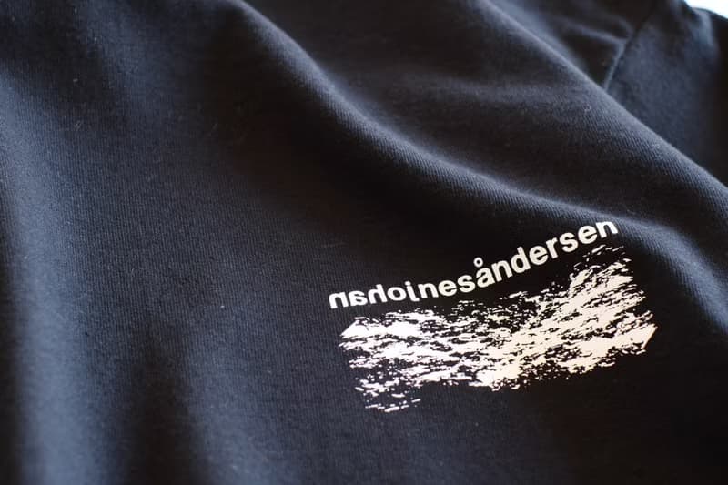 loose-fitting silhouette / long sleeve t-shirt / black / unisex