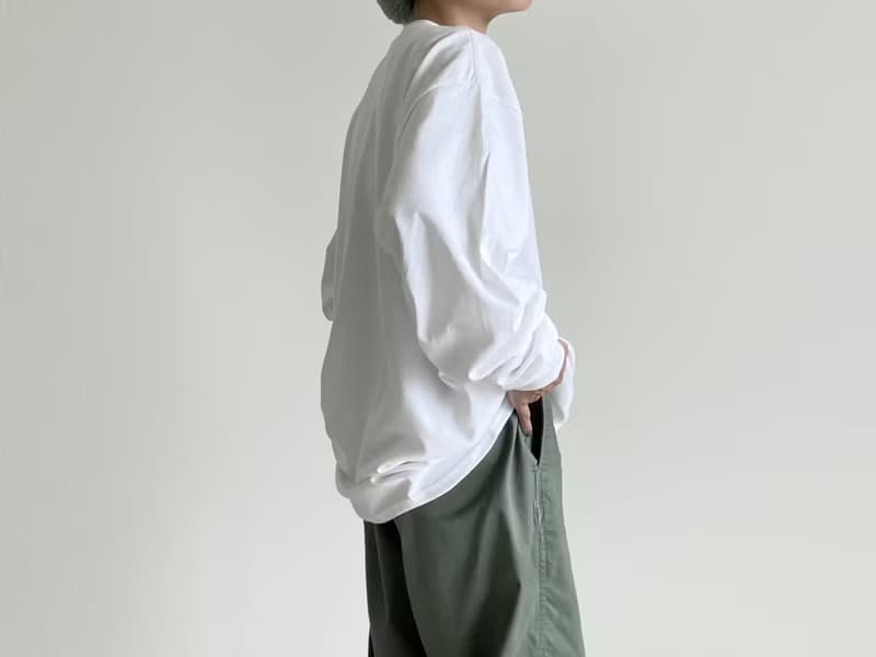 loose-fitting silhouette / long sleeve t-shirt / black / unisex