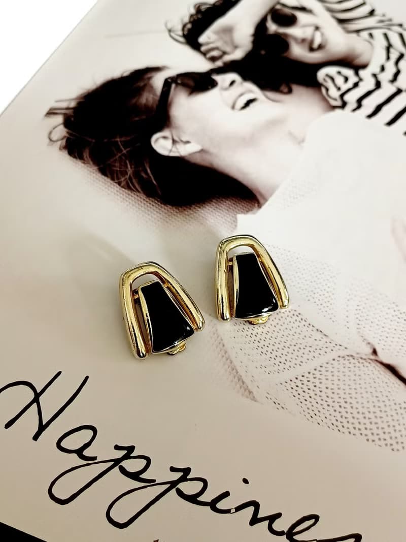 vintage jewelry  盾型黑色琺瑯夾式耳環