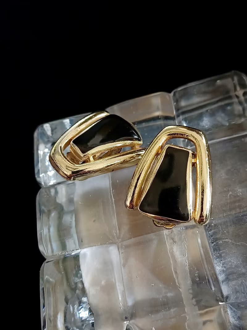vintage jewelry  盾型黑色琺瑯夾式耳環