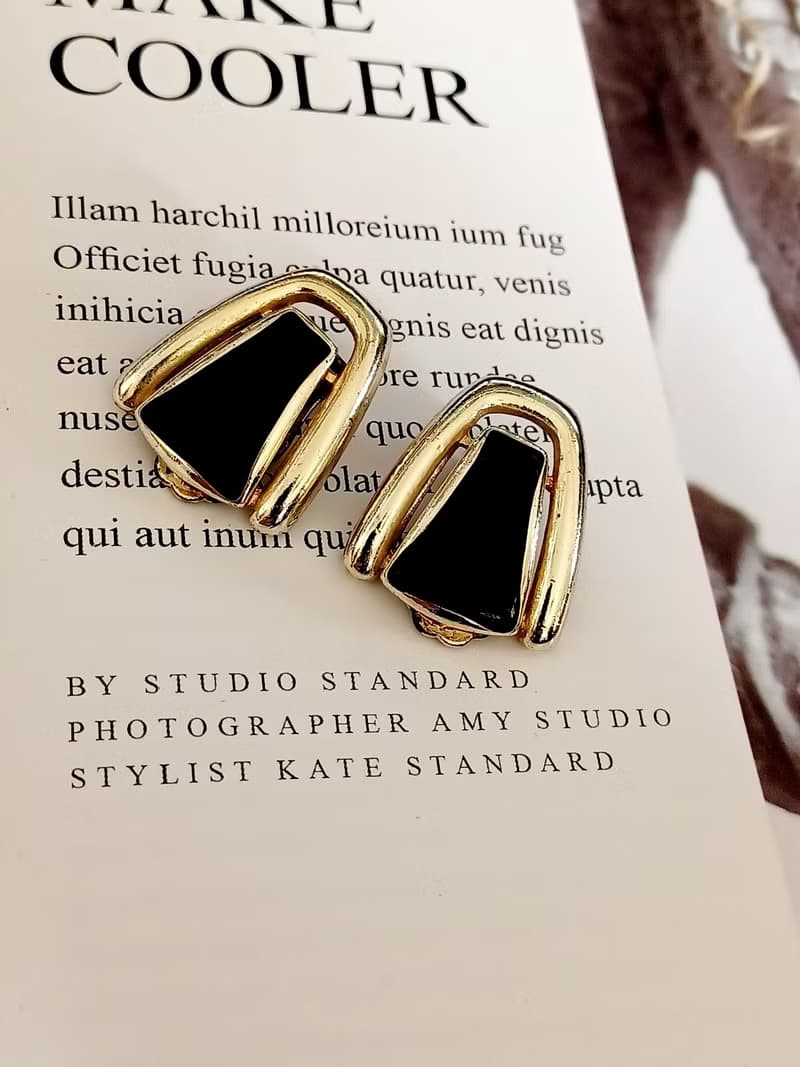 vintage jewelry  盾型黑色琺瑯夾式耳環