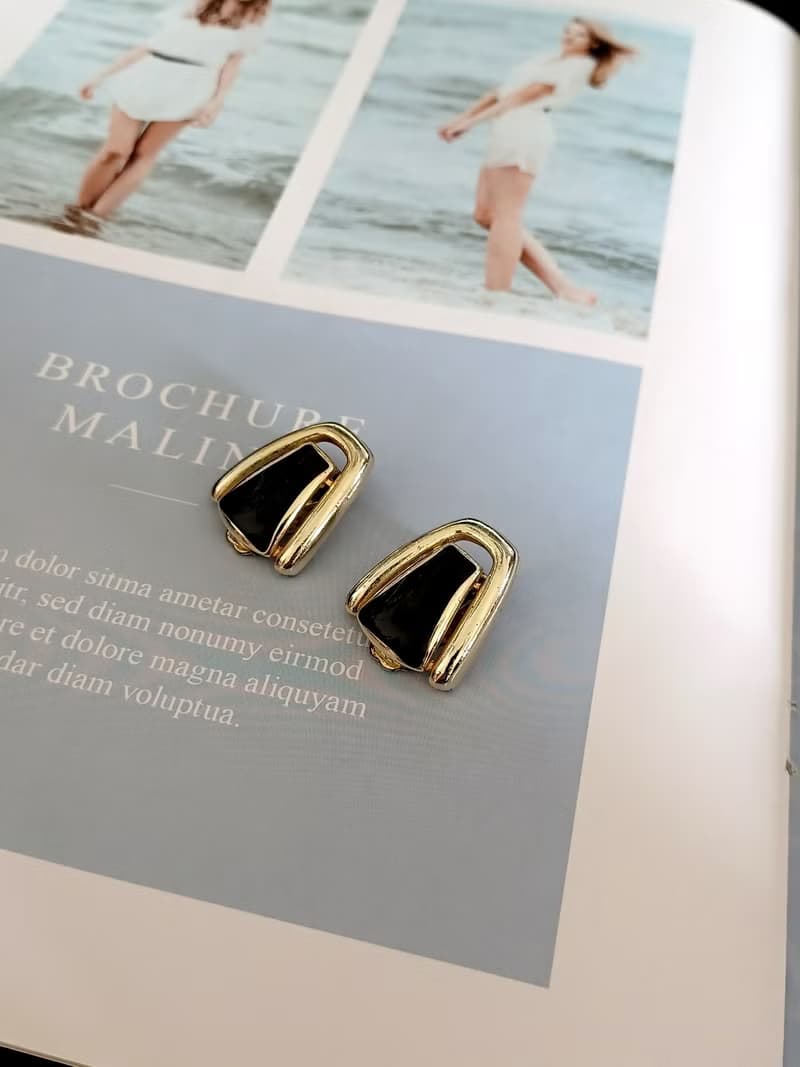 vintage jewelry  盾型黑色琺瑯夾式耳環