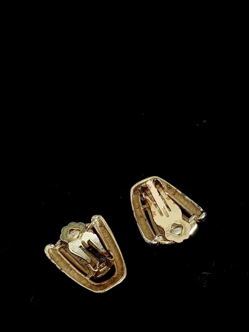 vintage jewelry  盾型黑色琺瑯夾式耳環