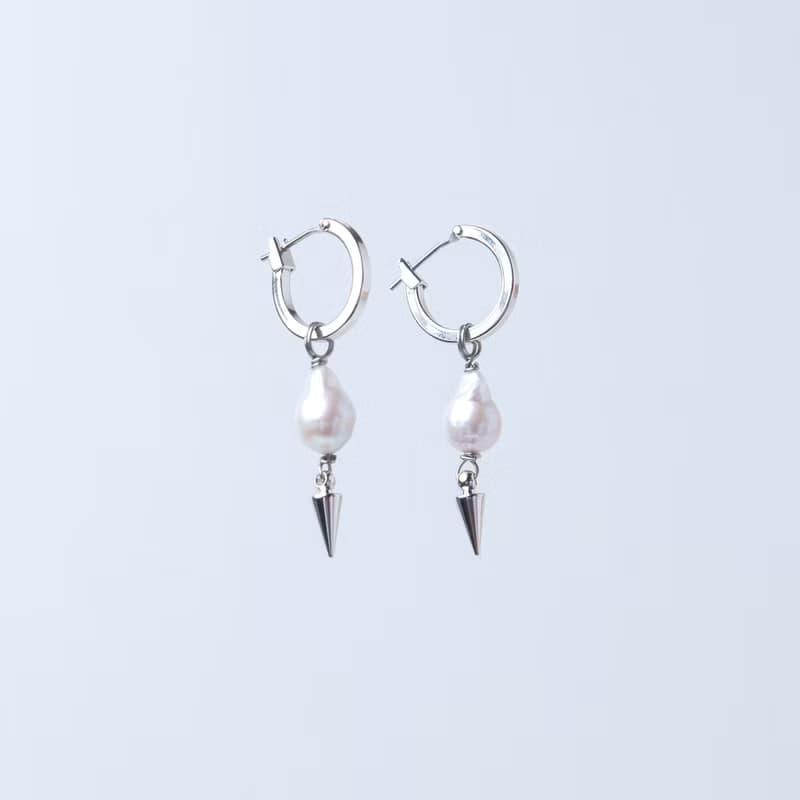 波賽頓鉚釘珍珠耳環  Poseidon hoop earrings with pearl drop