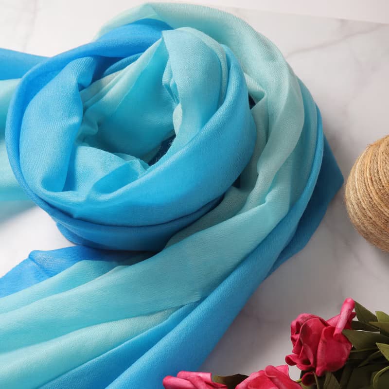 喀什米爾羔羊毛圍巾披肩 薄款漸層戒指絨 藍色