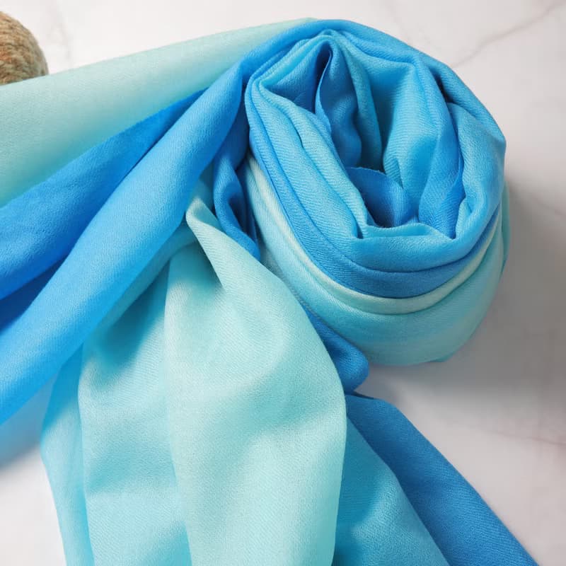 喀什米爾羔羊毛圍巾披肩 薄款漸層戒指絨 藍色