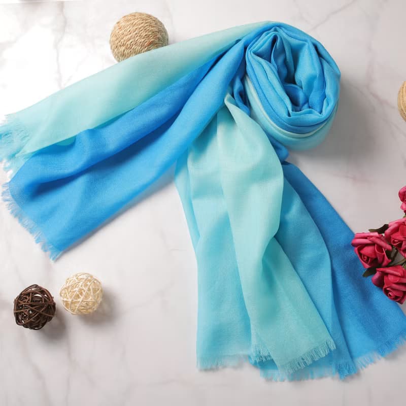 喀什米爾羔羊毛圍巾披肩 薄款漸層戒指絨 藍色