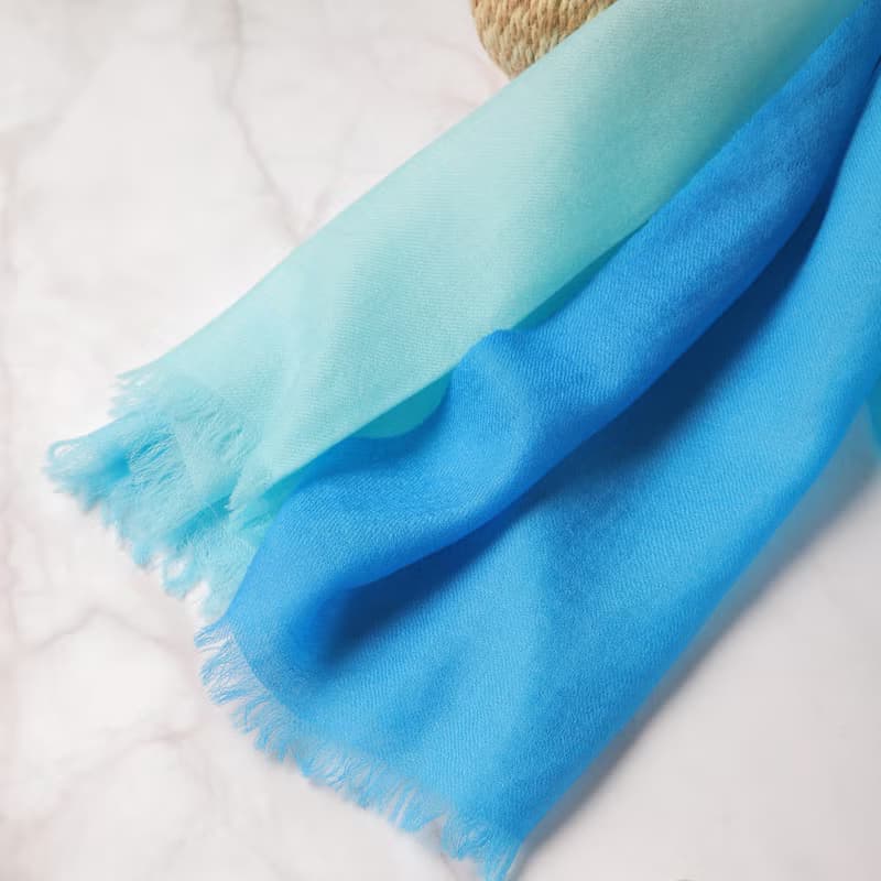 喀什米爾羔羊毛圍巾披肩 薄款漸層戒指絨 藍色