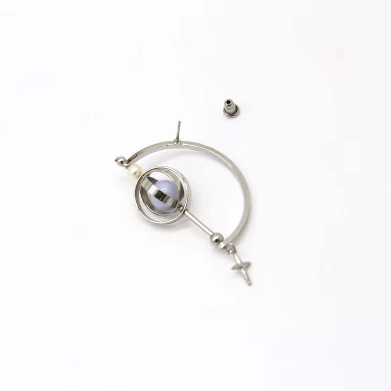 Lunar Hare 銀月星球單只耳環