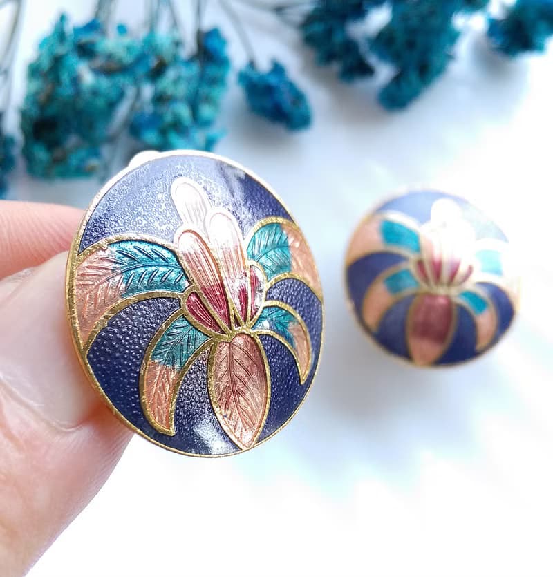 Vintage Jewelry 西洋古董飾品 紫色調 知性花卉 景泰藍 夾式耳環