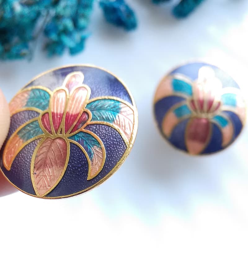 Vintage Jewelry 西洋古董飾品 紫色調 知性花卉 景泰藍 夾式耳環