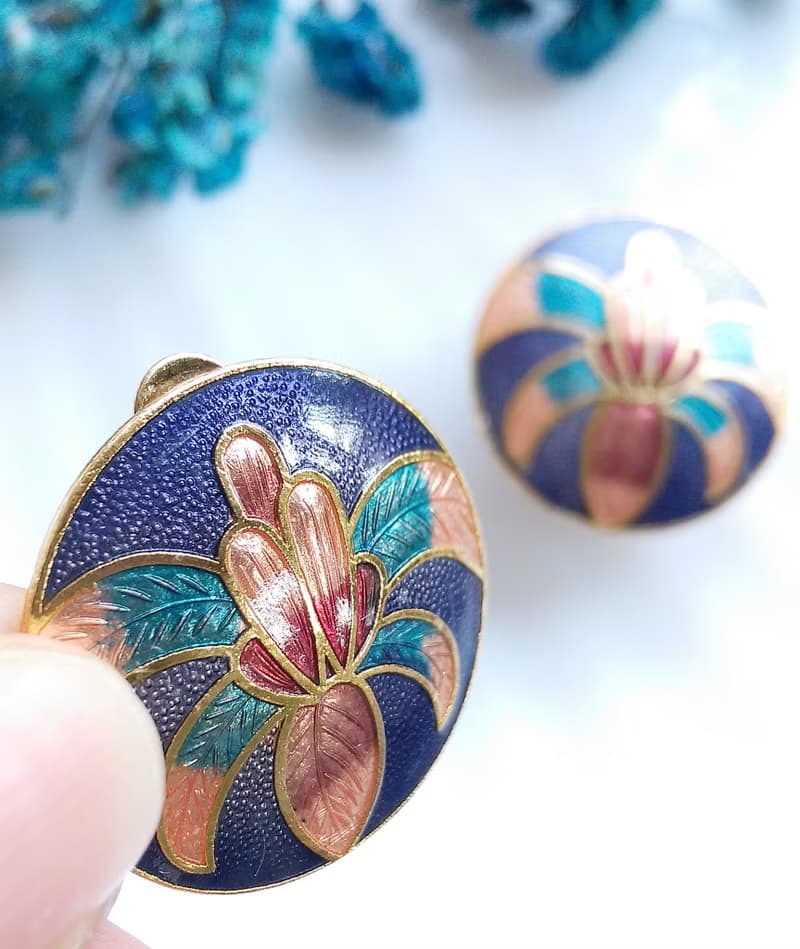 Vintage Jewelry 西洋古董飾品 紫色調 知性花卉 景泰藍 夾式耳環