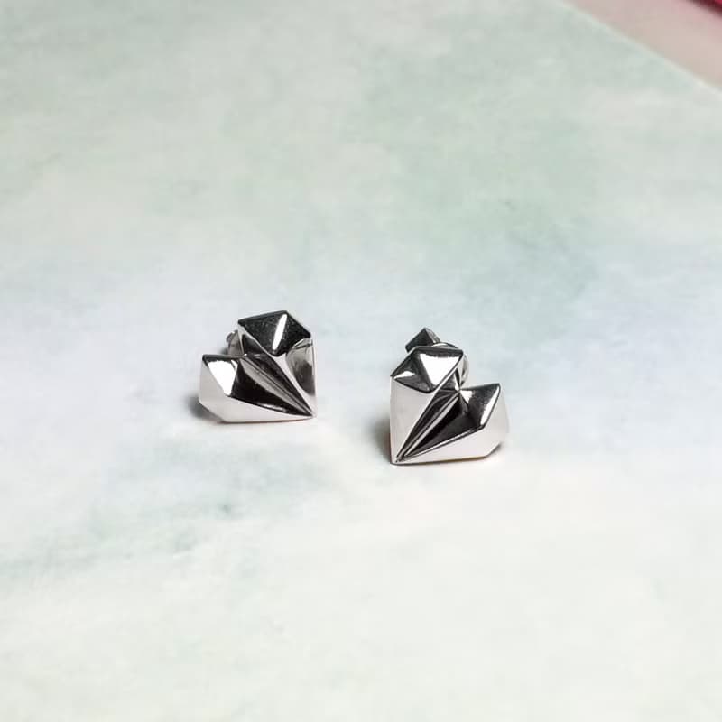 鑽石心形18K白金耳環【由本地老工匠製造】