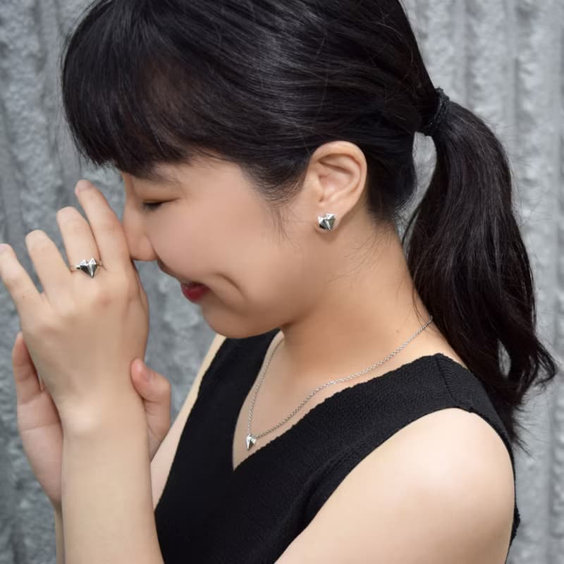 鑽石心形18K白金耳環【由本地老工匠製造】