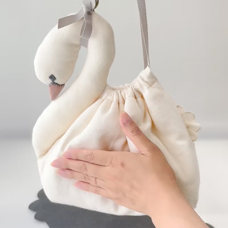 スワン【 ポーチ M 】白鳥巾着　30日程で発送