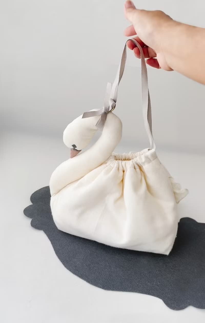 スワン【 ポーチ M 】白鳥巾着　30日程で発送