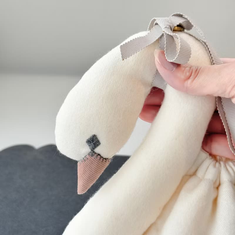 スワン【 ポーチ M 】白鳥巾着　30日程で発送