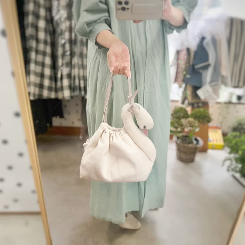 スワン【 ポーチ M 】白鳥巾着　30日程で発送