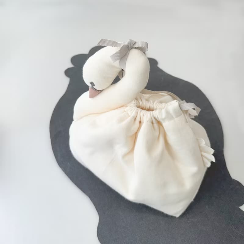 スワン【 ポーチ M 】白鳥巾着　30日程で発送