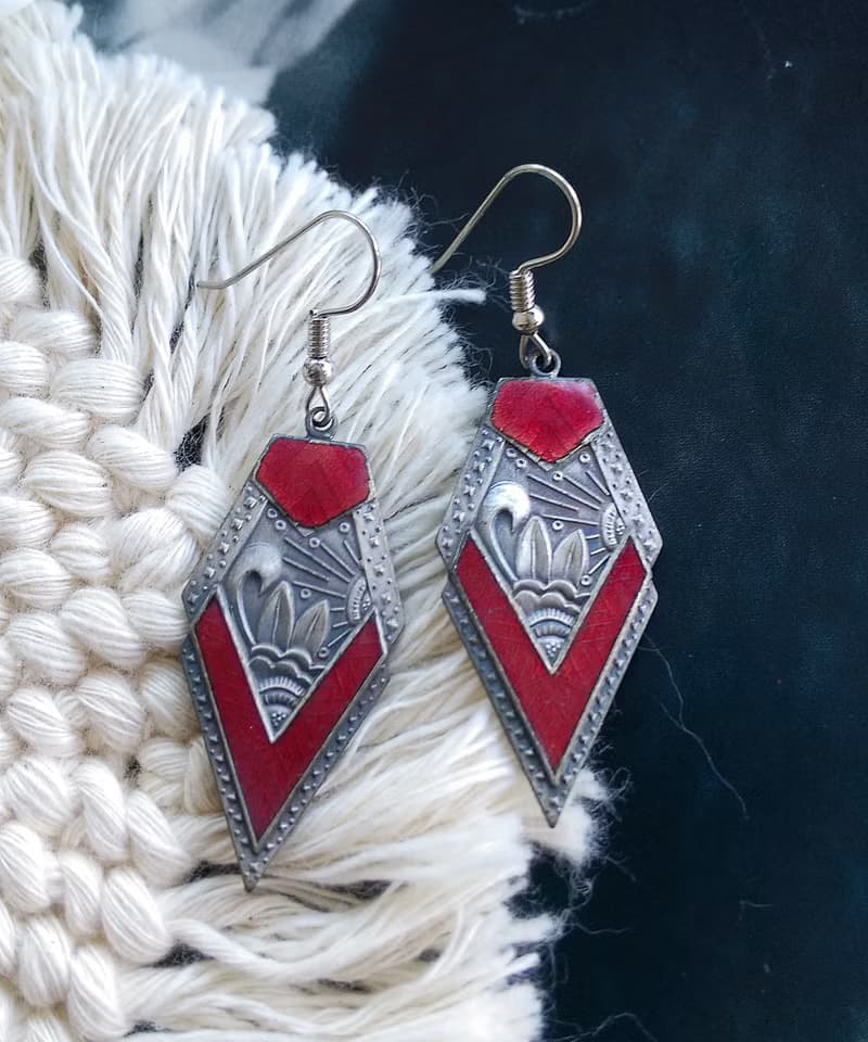 Vintage Jewelry TWO SISTERS 景泰藍 浮雕紅 耳勾 針式耳環