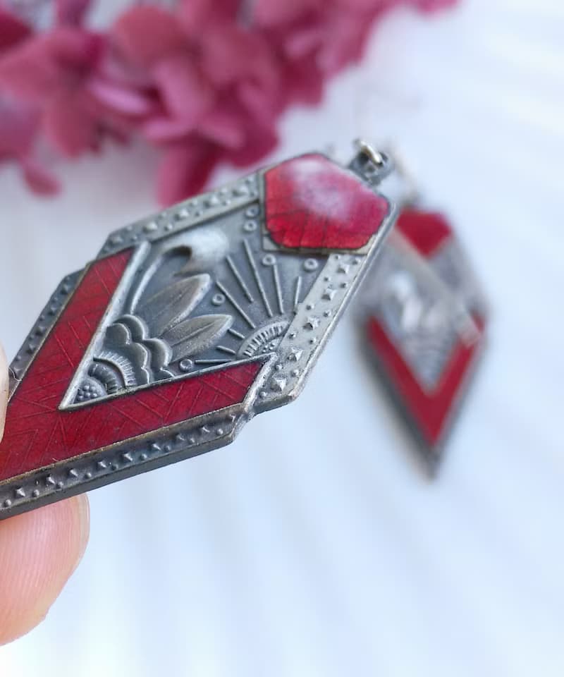 Vintage Jewelry TWO SISTERS 景泰藍 浮雕紅 耳勾 針式耳環