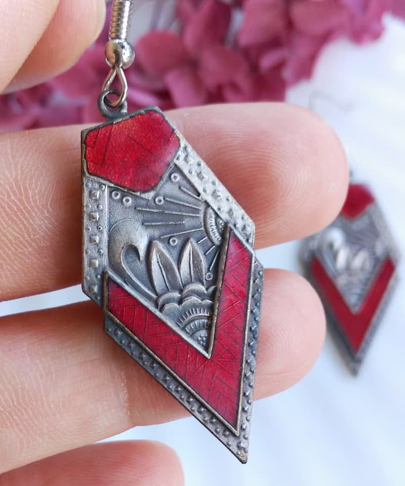 Vintage Jewelry TWO SISTERS 景泰藍 浮雕紅 耳勾 針式耳環