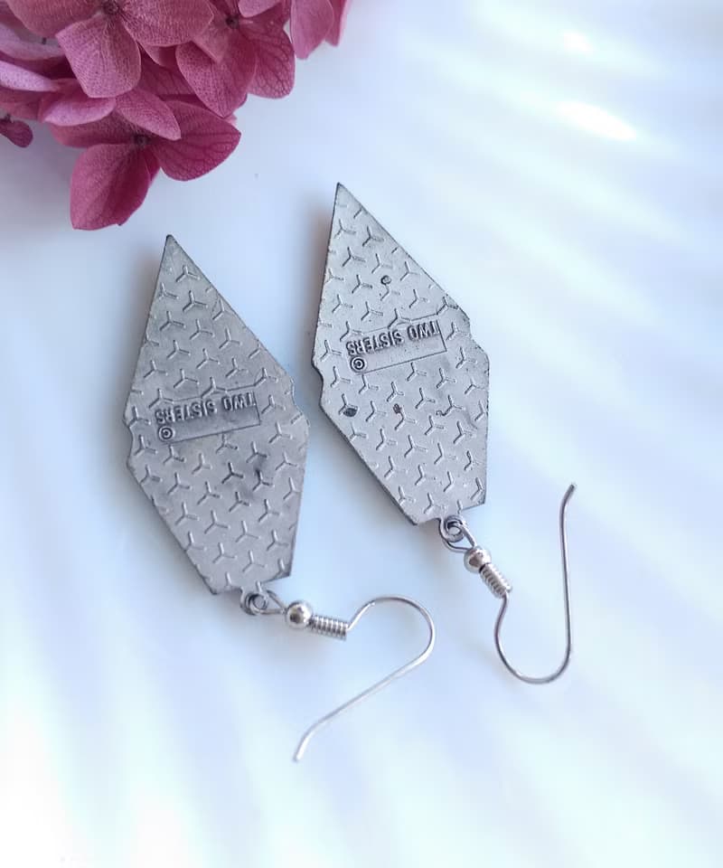 Vintage Jewelry TWO SISTERS 景泰藍 浮雕紅 耳勾 針式耳環