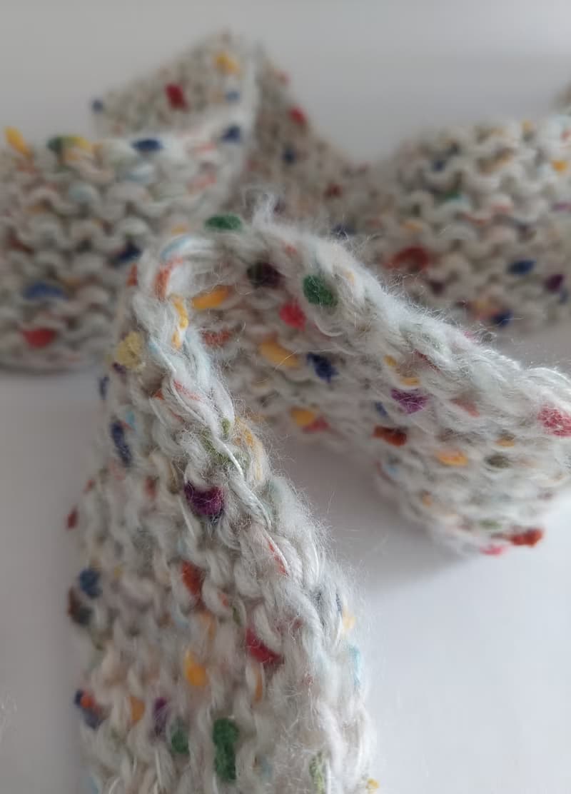 米白色底搭配彩色點點  巴拉克拉法帽 也可當圍巾