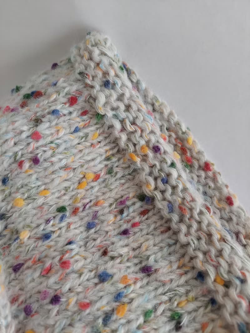 米白色底搭配彩色點點  巴拉克拉法帽 也可當圍巾