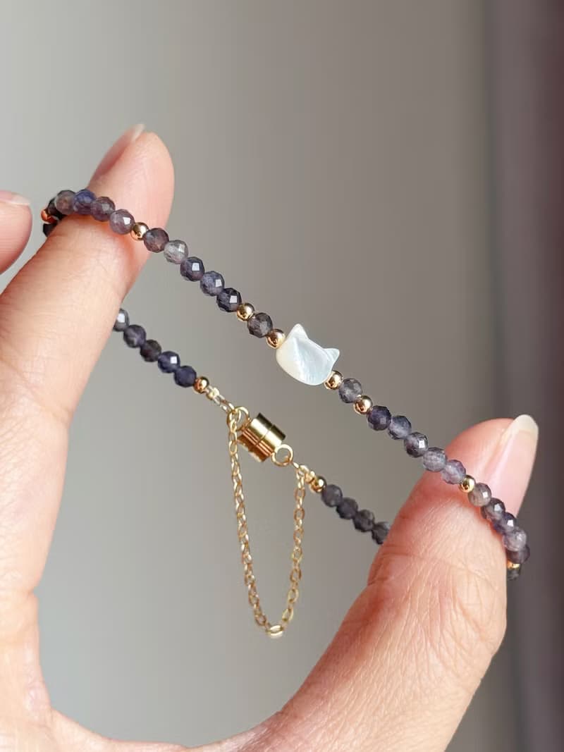 貝殼小貓咪水晶手鍊 | 堇青石 可愛磁石扣設計 | 療癒系貓咪飾品