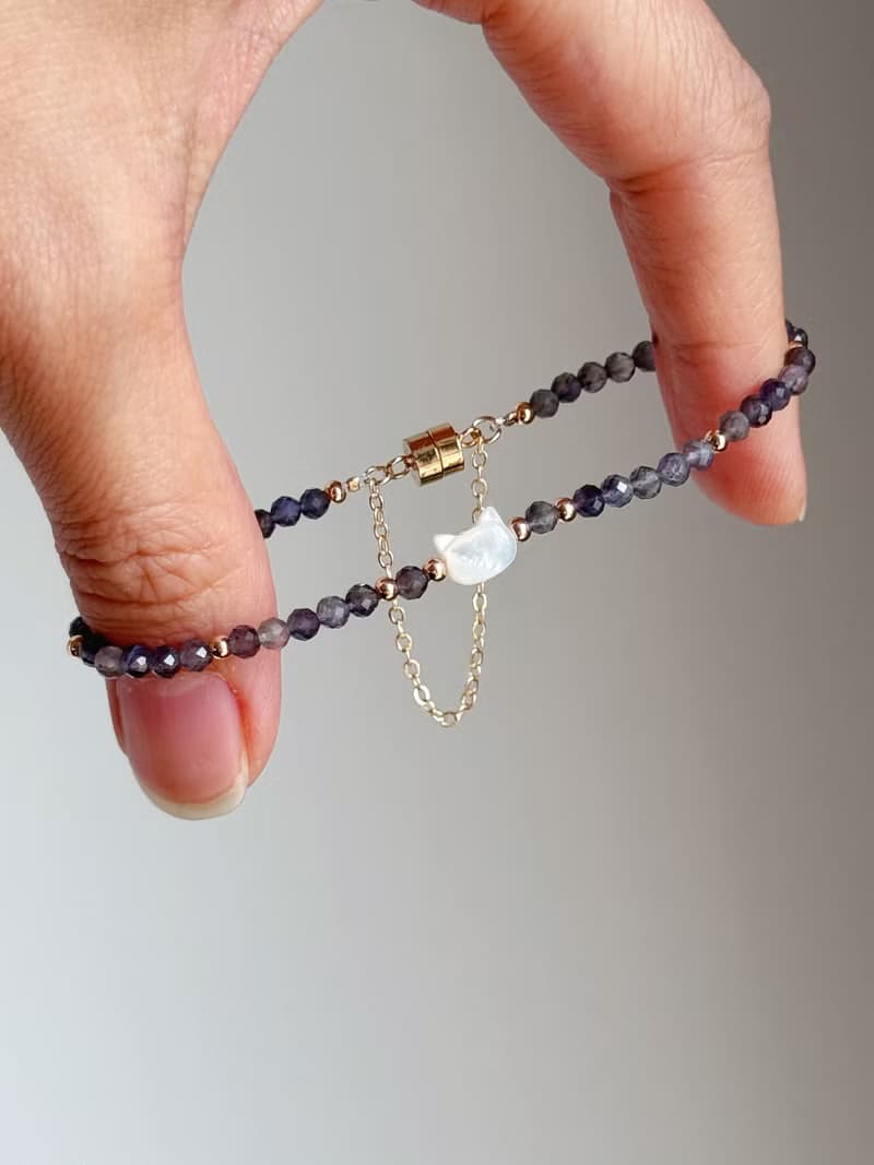 貝殼小貓咪水晶手鍊 | 堇青石 可愛磁石扣設計 | 療癒系貓咪飾品